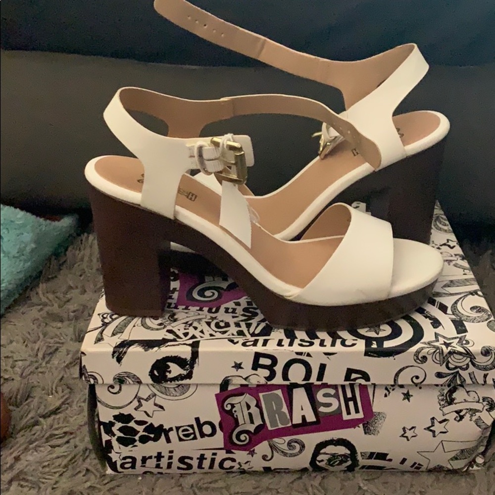 White and brown short chunky heel sandal